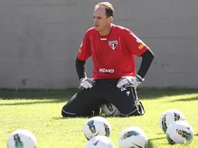 Médico cogita Rogério Ceni em final da Copa do Brasil