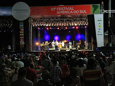 Bambas do Samba reúnem 5 mil pessoas na primeira noite de shows do Festival