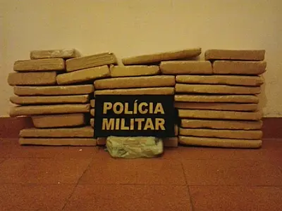 Mais de 26 quilos de maconha são apreendidos em ônibus