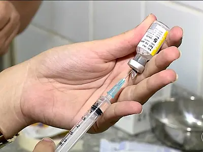 Dose padrão da vacina contra febre amarela é necessária para quem vai viajar