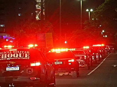 Novo toque de recolher inicia com fechamento de bares e dispersão de pessoas
