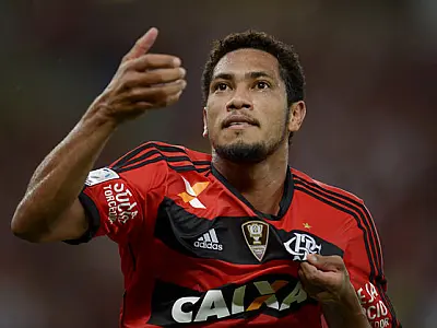 Flamengo vence Emelec e conquista 2ª lugar da Libertadores