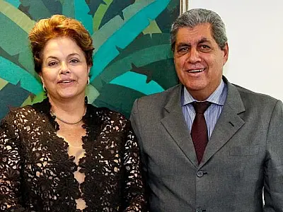 Dilma e André Puccinelli entregam 300 ônibus escolares para MS nesta segunda