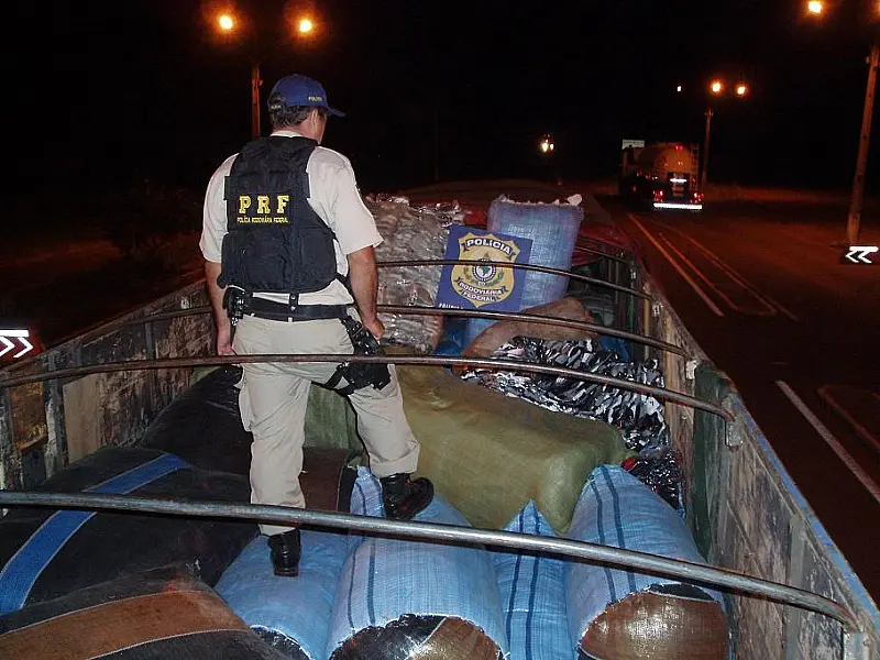 PRF apreende cinco toneladas de roupas contrabandeadas