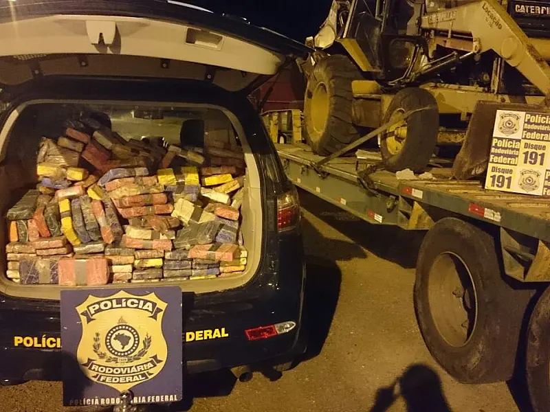 Homens são presos pela PRF transportando 227 tabletes de cocaína