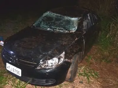 Jovem fica ferida após capotar carro na MS-276
