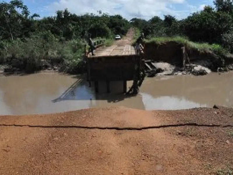 Estrada que liga Alcinópolis ao distrito de Buriti fica interditada após chuva