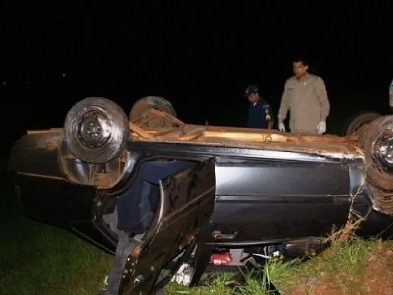 Carro capotado é encontrado abandonado na MS-376