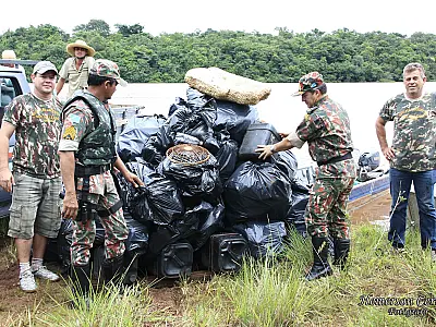 PMA e comunidade retiram quatro toneladas de lixo em limpeza do rio Pardo
