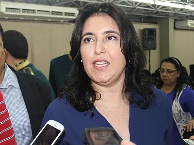 Simone entrega instrumentos musicais e diz que André é a maior liderança política de MS