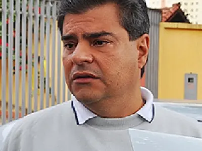Nelsinho responde às críticas de Bernal e o manda parar de chorar e trabalhar