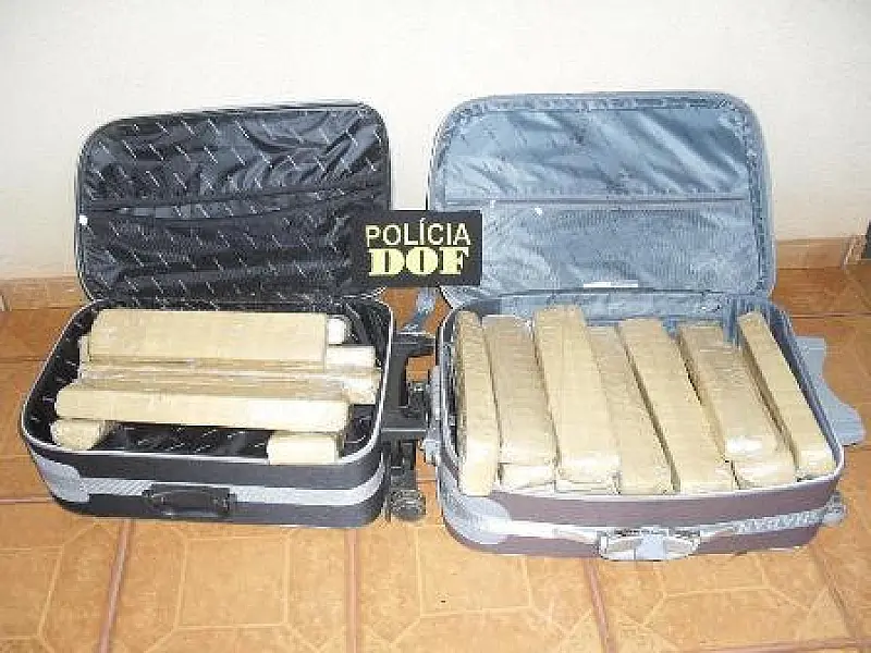 Adolescente é flagrado transportando 33kg de maconha