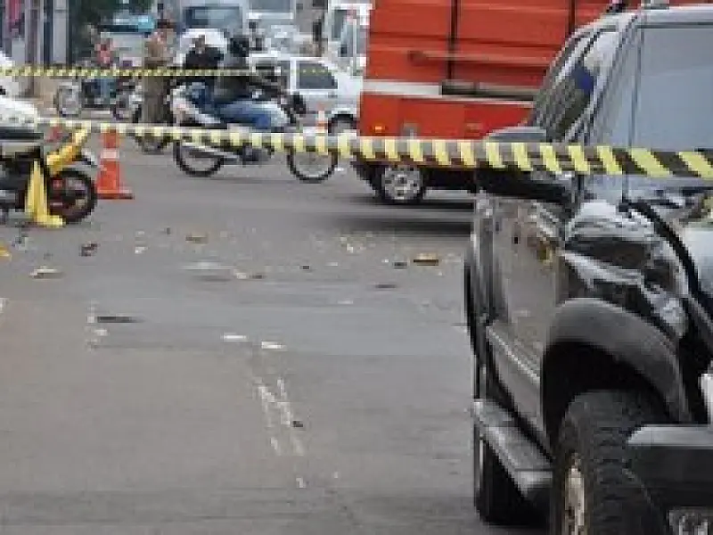 Motociclista morre ao bater de frente com caminhonete na Capital