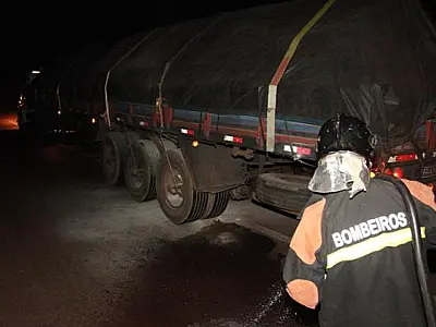 Carreta tem princípio de incêndio na BR-163, em Coxim
