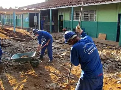 Governo economiza milhões com trabalho prisional em obras públicas
