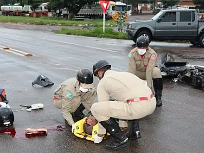 Motociclista fica gravemente ferido em acidente em Coxim