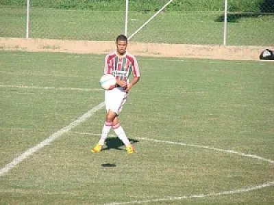 Zagueiro do Fluminense passa o Carnaval em Dourados
