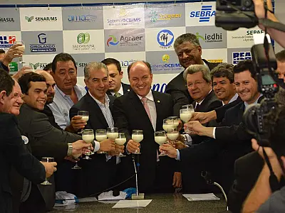 Na Assembleia, governador anuncia medidas para o crescimento da produção do leite