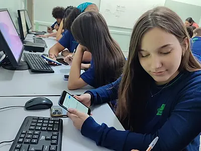 Celulares apreendidos pela Polícia Penal se transformam em ferramentas de ensino em escola de MS