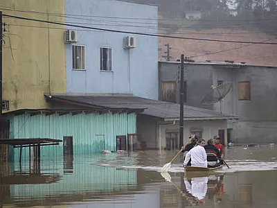 Chuvas em SC deixam mais de 20 cidades em emergência
