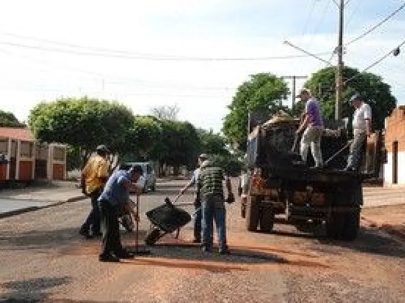 Prefeitura de Naviraí segue recuperando ruas danificadas
