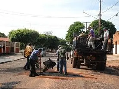 Prefeitura de Naviraí segue recuperando ruas danificadas