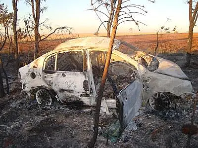 Fogo destrói carro na BR-163, em São Gabriel do Oeste
