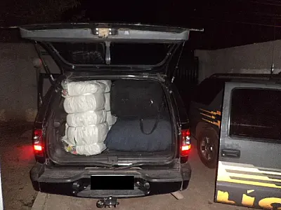 Veículo com roupas da Bolívia é detido pelo DOF