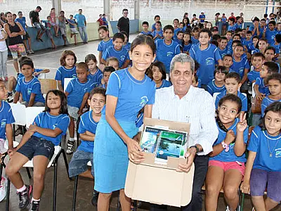 Governador entrega kits e uniformes escolares nesta quarta-feira