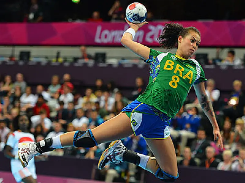 Brasil bate Angola, vai às quartas e pode ficar em 1º do grupo no handebol