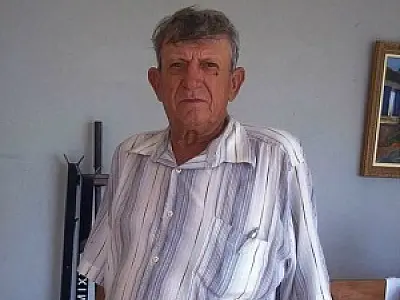 Homem morre em ao ser prensado entre caminhão a árvore