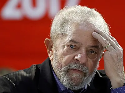 Moro condena Lula a nove anos e seis meses de prisão no caso triplex