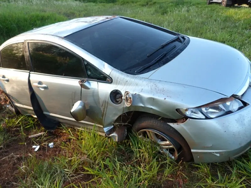 Homem é preso após perseguição e capotar carro em Ivinhema