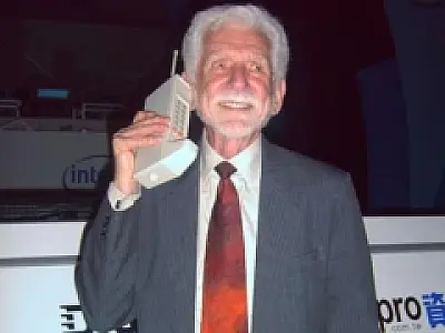Primeira ligação via celular completa 40 anos