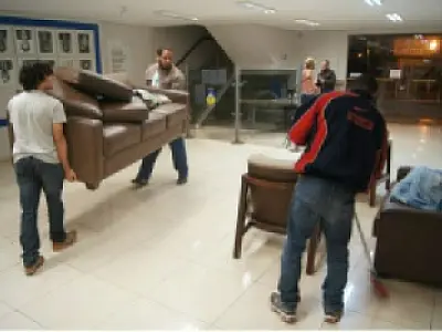 Com a ocupação, câmara teve danos na recepção, no plenário e no banheiro