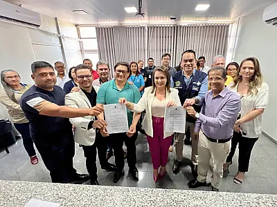 Prefeita Adriane Lopes sanciona Leis