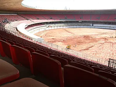 Dilma promete nove estádios prontos até 2012