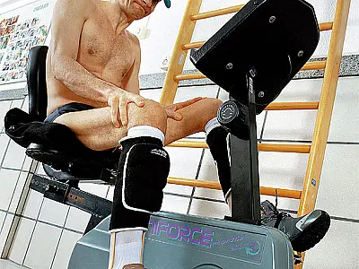 Paraplégico conta como voltou a se movimentar após tratamento