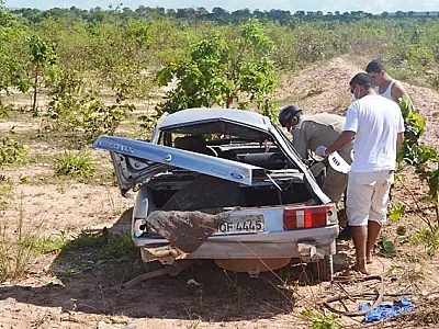 Mulher morre no hospital após ser lançada do carro durante capotamento em Coxim