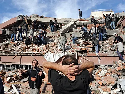 Terremoto de 7,3 graus atinge a Turquia