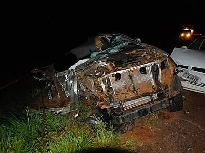 Mãe e filha morrem na BR 060 e pai de família sobrevive ao acidente