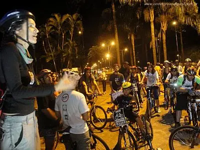 “Bicicleta é a solução mais simples para a poluição e o trânsito”, diz ciclista