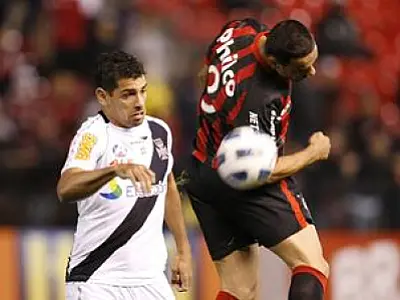 Vasco arranca empate contra o Furacão