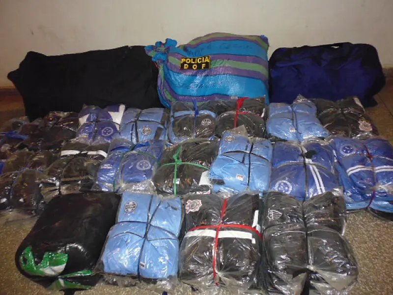 Polícia apreende 90 quilos de roupa com entrada ilegal no país