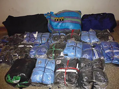 Polícia apreende 90 quilos de roupa com entrada ilegal no país