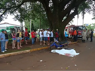 Motociclista tem cabeça esmagada por caminhão de lixo em Dourados