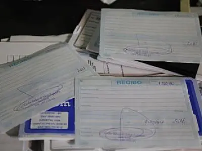Dupla acusada de vender recibos médicos em Coxim está foragida da Justiça
