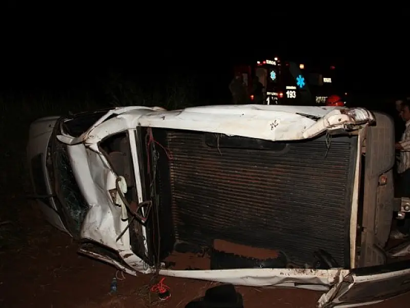 Motorista dorme ao volante e capota várias vezes na BR-163
