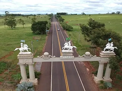 Governo contribui para melhorar infraestrutura de Jateí, com obras em rodovias, vias públicas