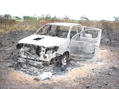Polícia investiga se corpos encontrados dentro de camionete queimada são de Eldorado